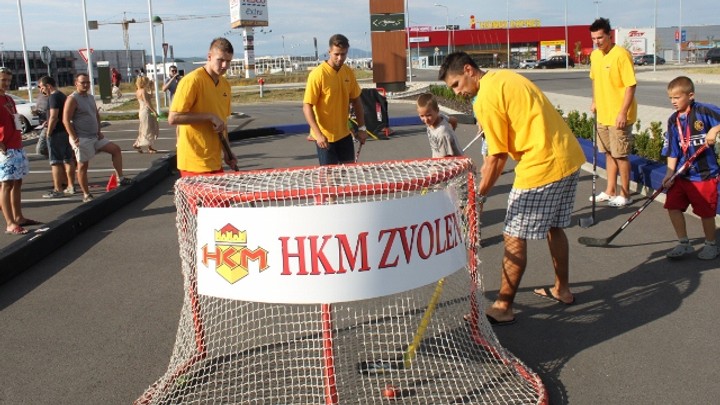 Extraligisti hrali na parkovisku